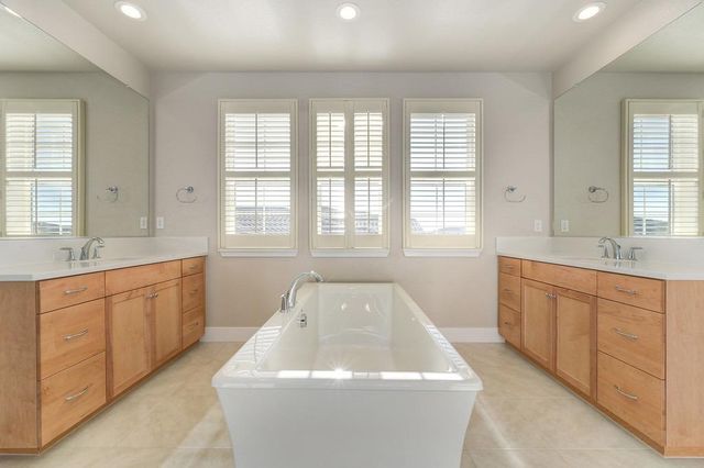 4050 Whitney Vista Ln, Rocklin, CA 95677