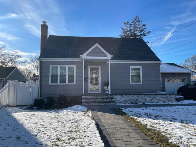 55 Dosoris Lane, Glen Cove, NY 11542