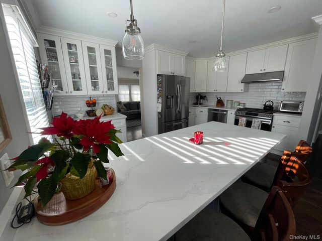 55 Dosoris Lane, Glen Cove, NY 11542