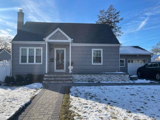 55 Dosoris Lane, Glen Cove, NY 11542