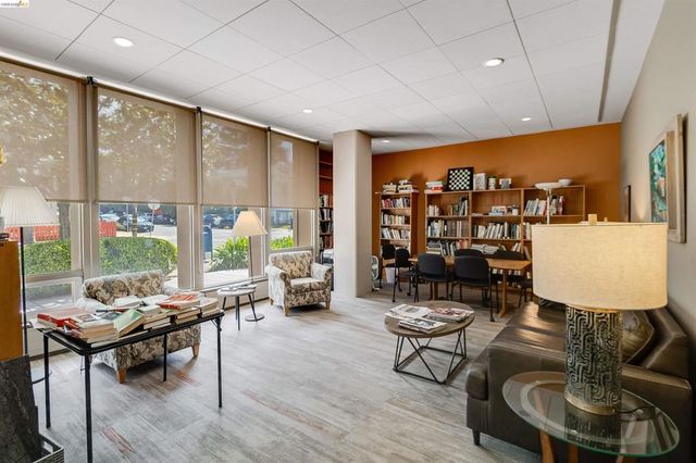 2550 Dana St 5F, Berkeley, CA 94704