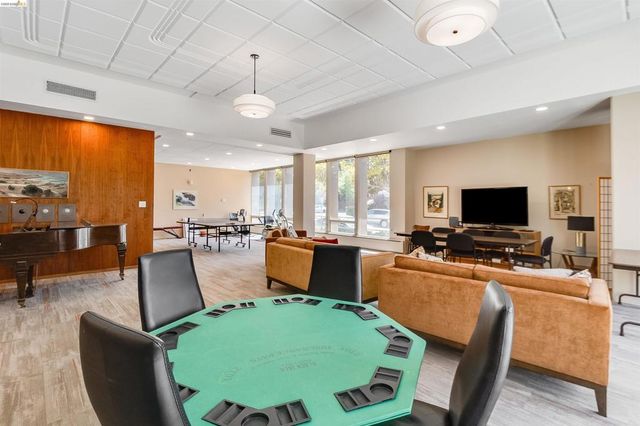 2550 Dana St 5F, Berkeley, CA 94704