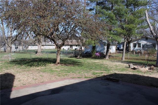 1805 Cambridge Lane, Pittsburg, KS 66762