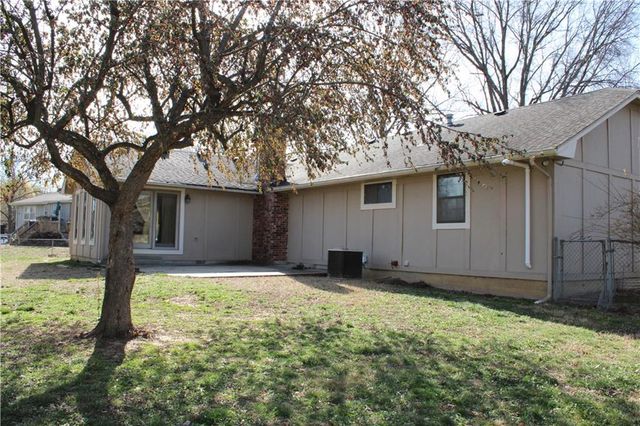 1805 Cambridge Lane, Pittsburg, KS 66762