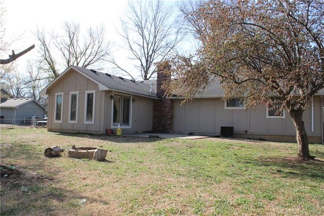 1805 Cambridge Lane, Pittsburg, KS 66762