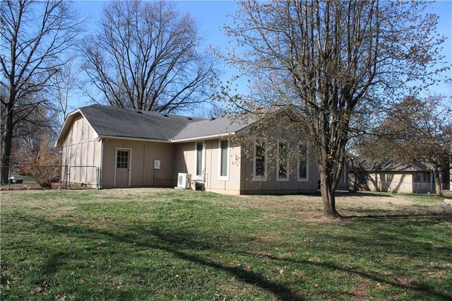 1805 Cambridge Lane, Pittsburg, KS 66762