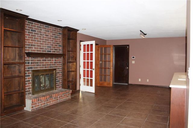 1805 Cambridge Lane, Pittsburg, KS 66762