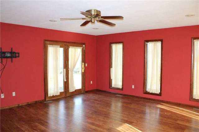 1805 Cambridge Lane, Pittsburg, KS 66762