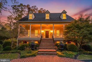 215 WOODLAND TER #A, Alexandria, VA 22302