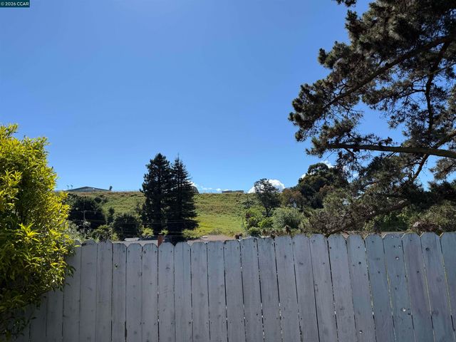 2860 Sargent Ave, San Pablo, CA 94806