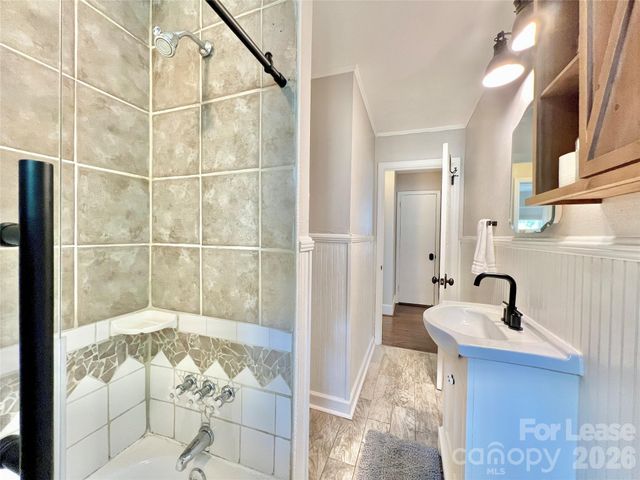 2637 Chesterfield Avenue A, Charlotte, NC 28205
