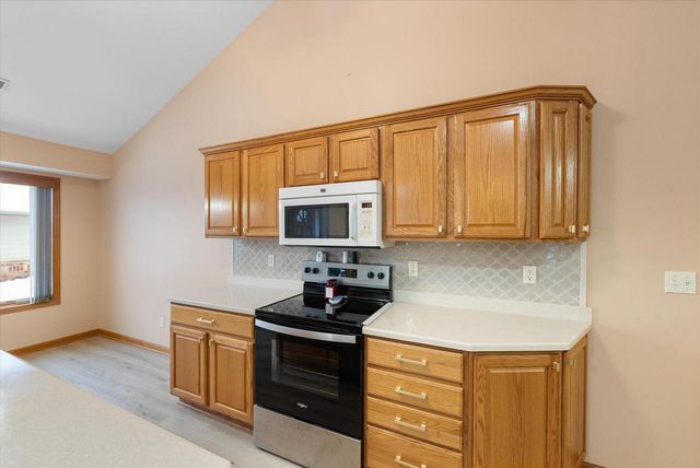 N160W18903 Oakland DRIVE, Jackson, WI 53037