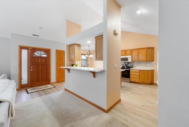 N160W18903 Oakland DRIVE, Jackson, WI 53037