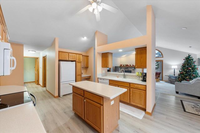 N160W18903 Oakland DRIVE, Jackson, WI 53037