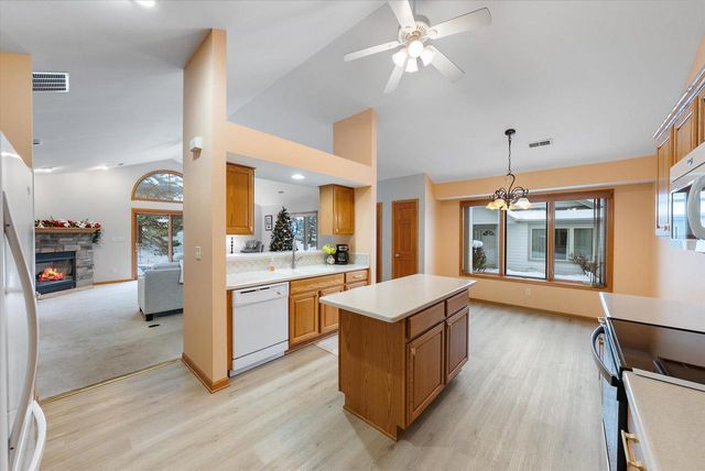 N160W18903 Oakland DRIVE, Jackson, WI 53037