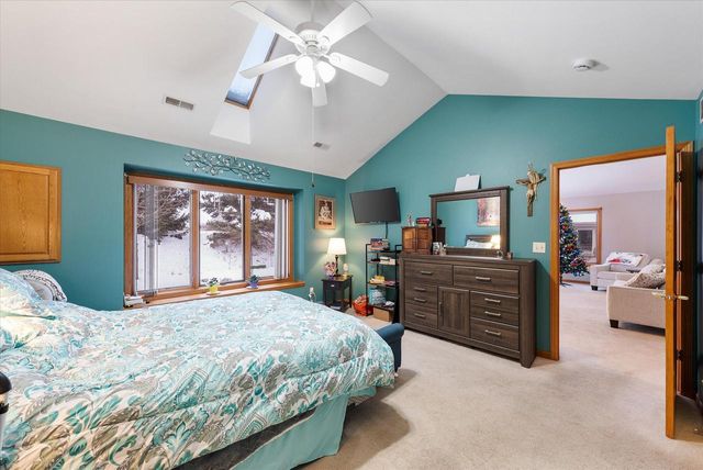 N160W18903 Oakland DRIVE, Jackson, WI 53037