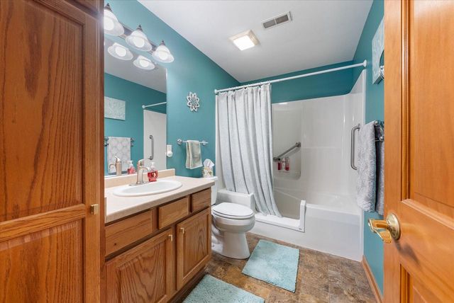 N160W18903 Oakland DRIVE, Jackson, WI 53037