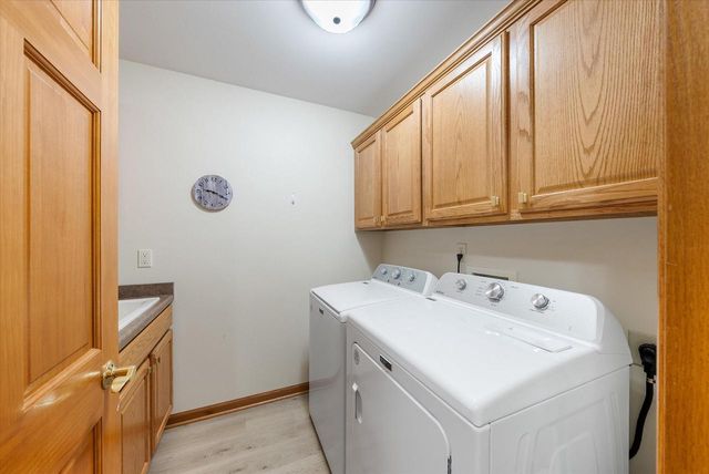 N160W18903 Oakland DRIVE, Jackson, WI 53037