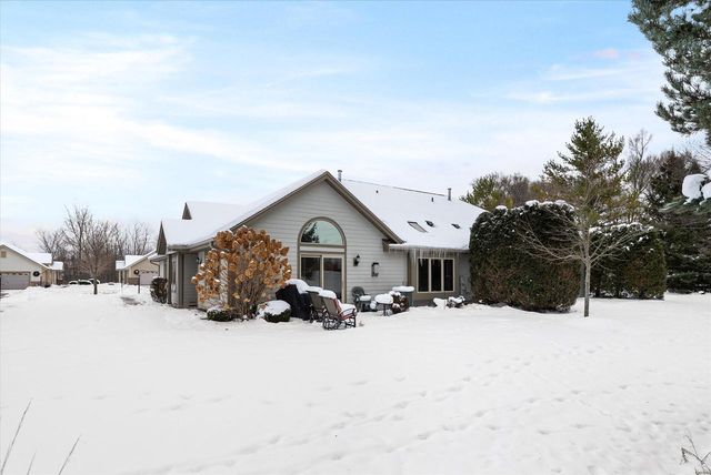 N160W18903 Oakland DRIVE, Jackson, WI 53037