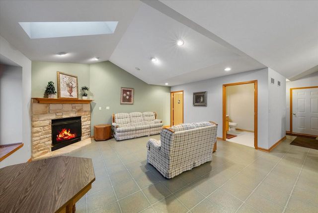 N160W18903 Oakland DRIVE, Jackson, WI 53037