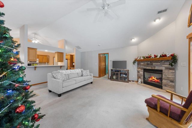 N160W18903 Oakland DRIVE, Jackson, WI 53037