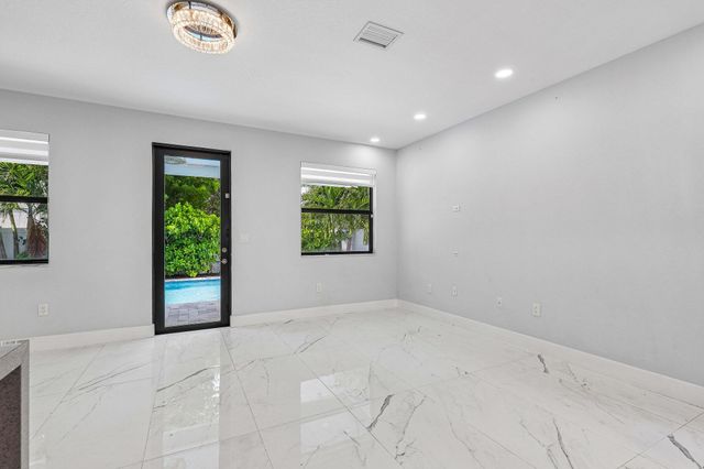 3567 W 110th Terrace, Hialeah, FL 33018