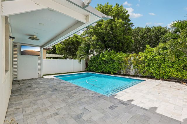 3567 W 110th Terrace, Hialeah, FL 33018