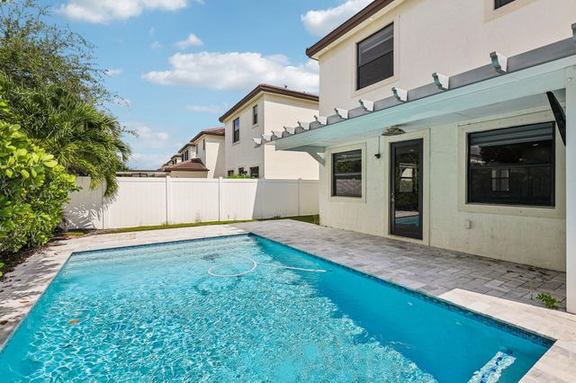 3567 W 110th Terrace, Hialeah, FL 33018