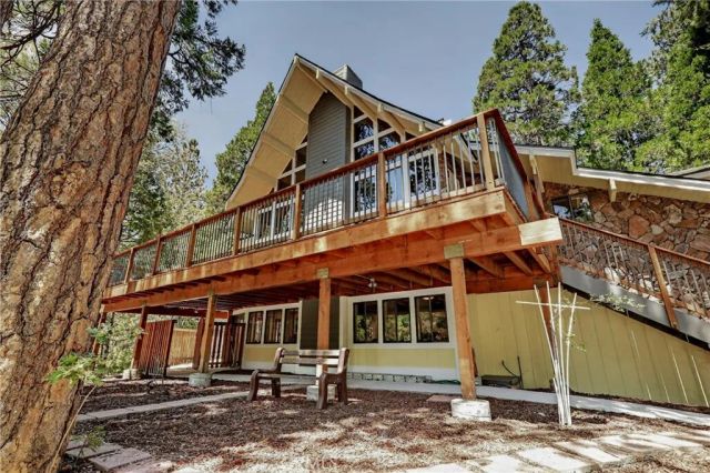27427 Pinewood, Lake Arrowhead, CA 92352