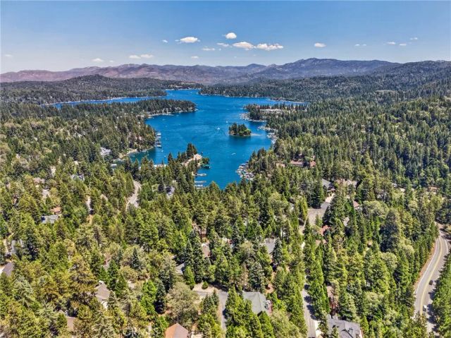 27427 Pinewood, Lake Arrowhead, CA 92352