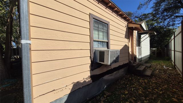 2838 Cherrywood Avenue, Dallas, TX 75235