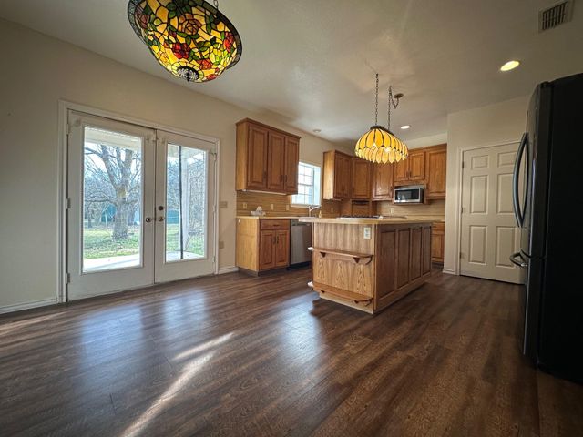 8099 W Interstate Highway 30, Cumby, TX 75433