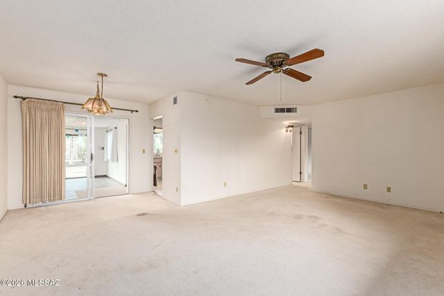 130 E Los Arcos, Green Valley, AZ 85614