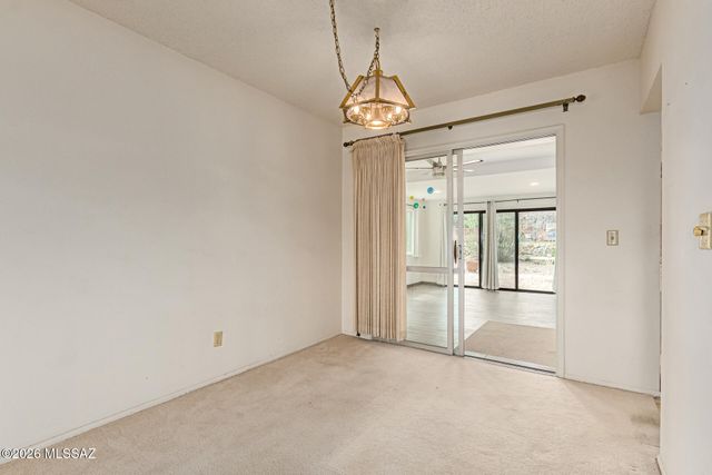 130 E Los Arcos, Green Valley, AZ 85614