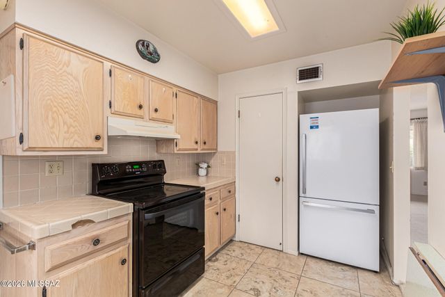 130 E Los Arcos, Green Valley, AZ 85614