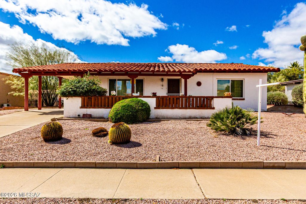 130 E Los Arcos, Green Valley, AZ 85614