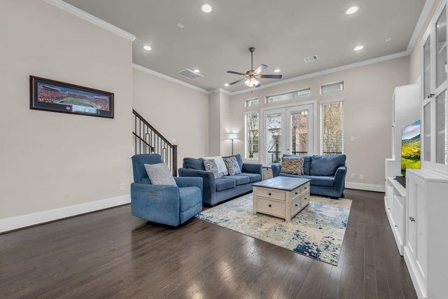 5849 E Post Oak Lane, Houston, TX 77055