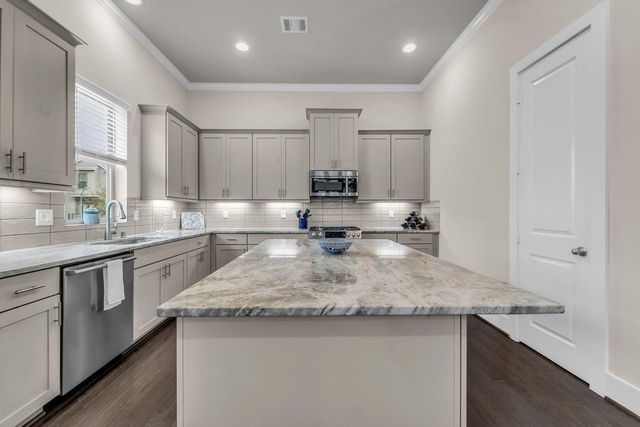 5849 E Post Oak Lane, Houston, TX 77055