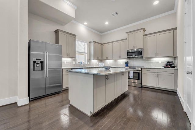 5849 E Post Oak Lane, Houston, TX 77055