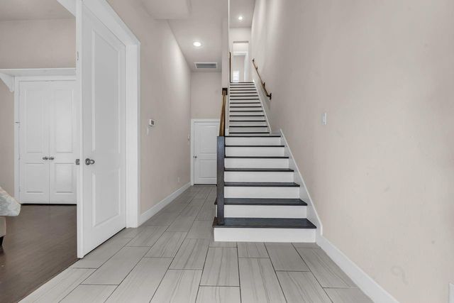 5849 E Post Oak Lane, Houston, TX 77055