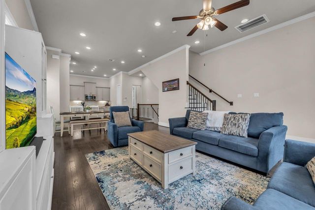 5849 E Post Oak Lane, Houston, TX 77055