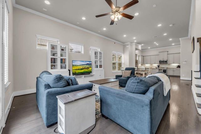 5849 E Post Oak Lane, Houston, TX 77055