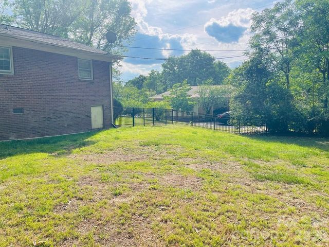 348 Random Drive, New London, NC 28127