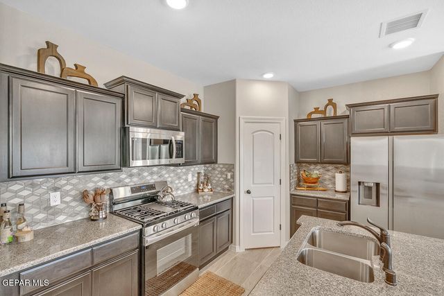 3864 Bubble Place, El Paso, TX 79938