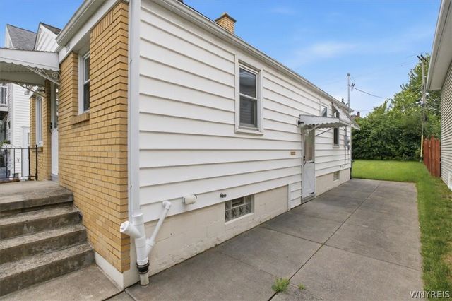 222 Englewood Avenue, Buffalo, NY 14214