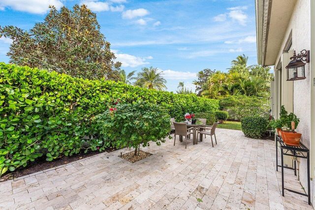 116 Coral Cay Drive, Palm Beach Gardens, FL 33418