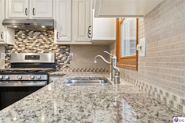 17 Bittersweet Place, Brandenburg, KY 40108