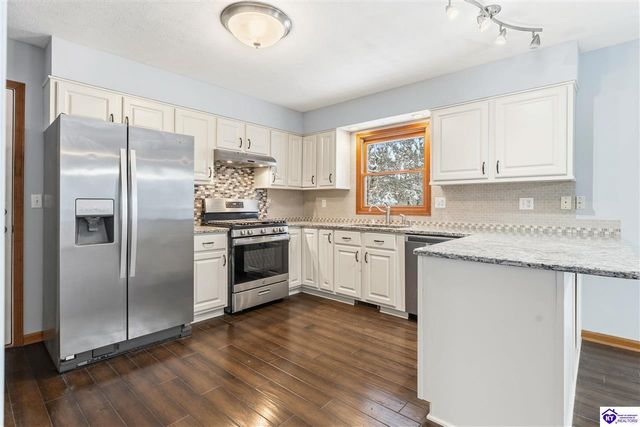 17 Bittersweet Place, Brandenburg, KY 40108