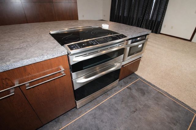 5 NW 19th St, Minot, ND 58703