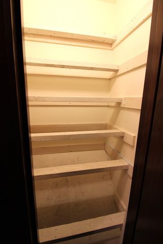 5 NW 19th St, Minot, ND 58703